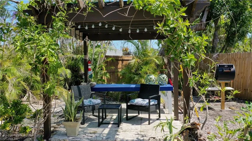 253 Bayshore Dr, Cape Coral, Florida 33904