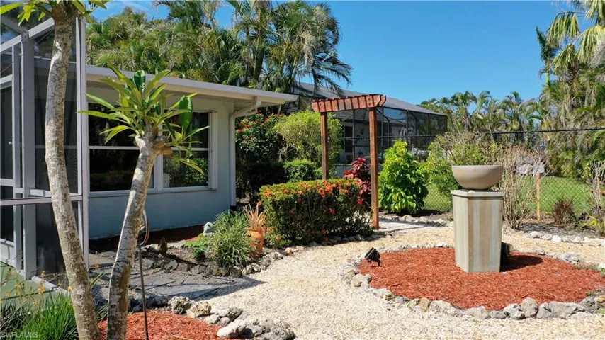 253 Bayshore Dr, Cape Coral, Florida 33904