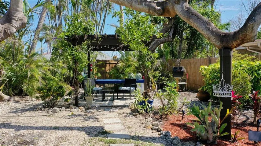 253 Bayshore Dr, Cape Coral, Florida 33904