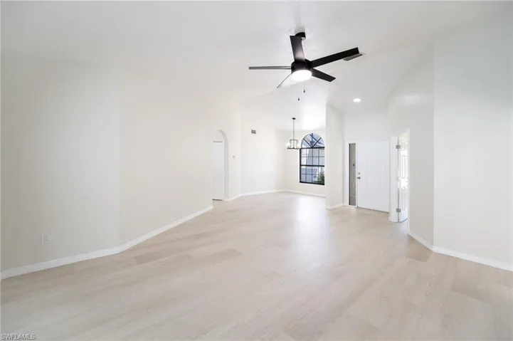 10731 Regent Cir, Naples, Florida 34109