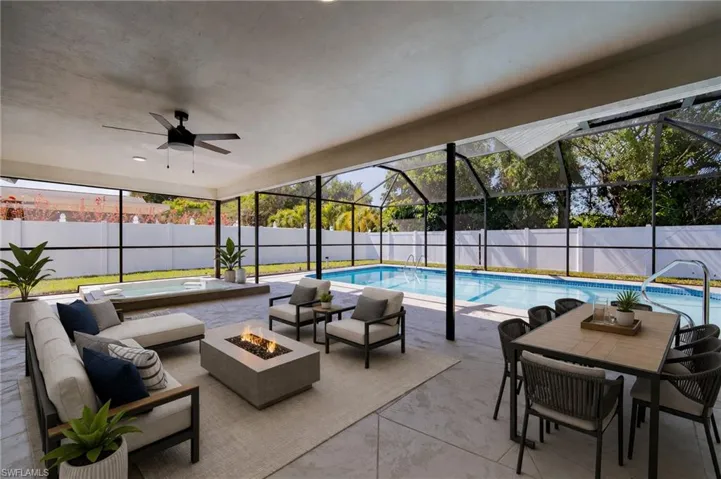 10731 Regent Cir, Naples, Florida 34109