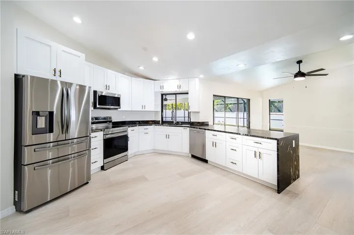 10731 Regent Cir, Naples, Florida 34109