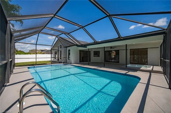 10731 Regent Cir, Naples, Florida 34109