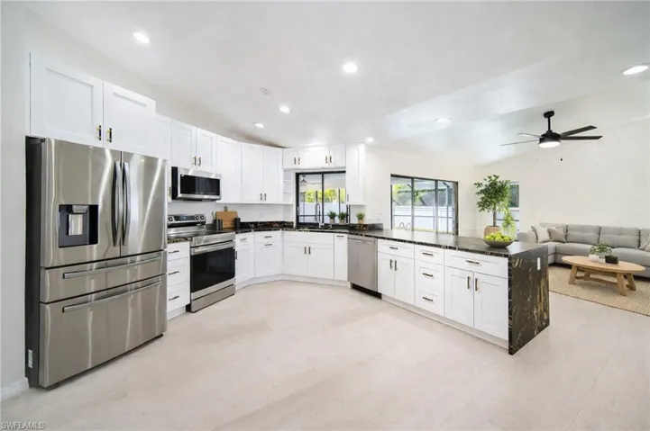 10731 Regent Cir, Naples, Florida 34109