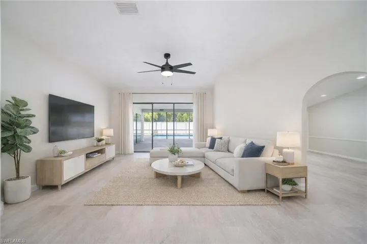 10731 Regent Cir, Naples, Florida 34109