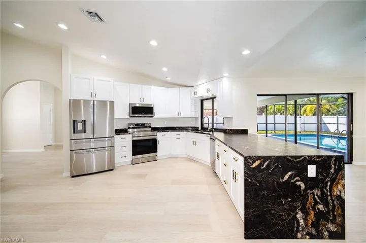 10731 Regent Cir, Naples, Florida 34109