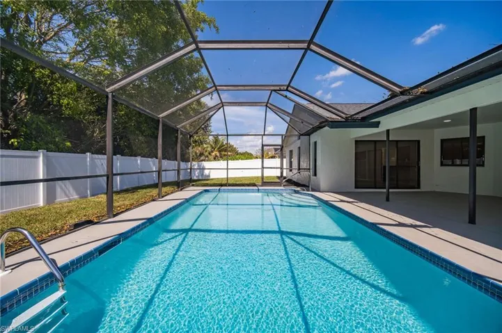 10731 Regent Cir, Naples, Florida 34109