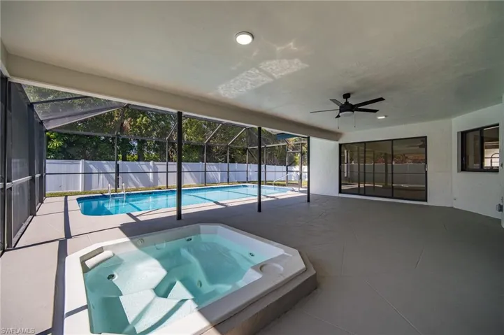 10731 Regent Cir, Naples, Florida 34109