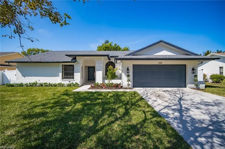 10731 Regent Cir, Naples, Florida 34109
