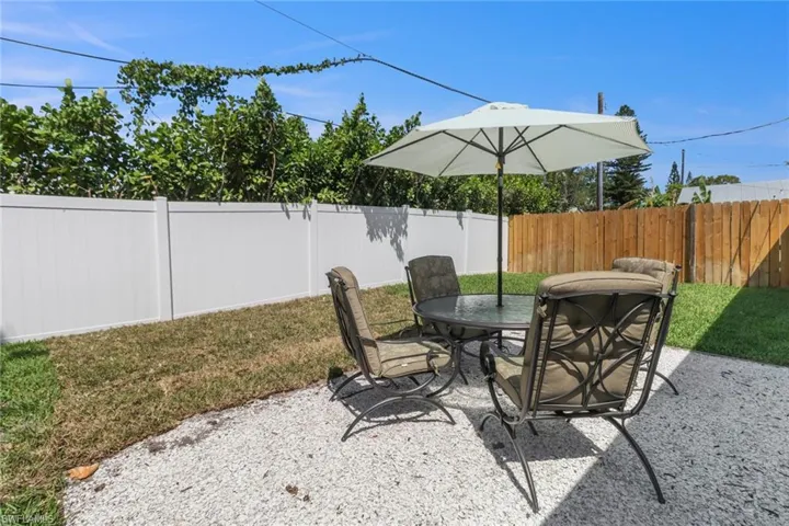 Large fenced in backyard 4523