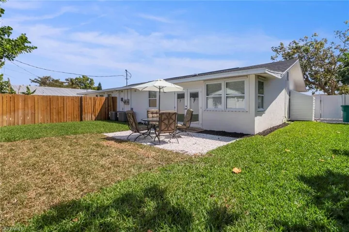 Large fenced in backyard and shed 4523