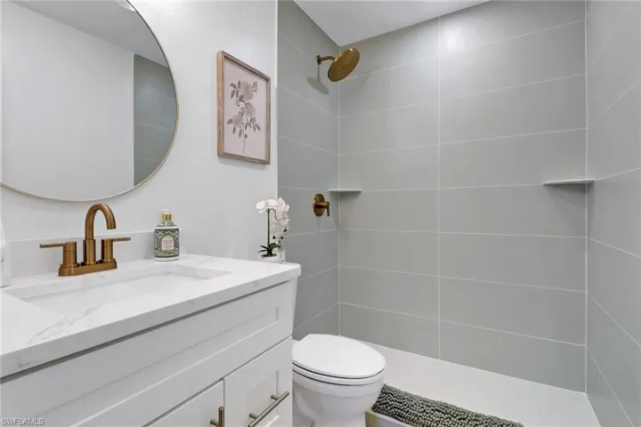 Bathroom 4523