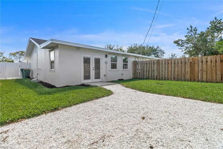 Large fenced in backyard 4525