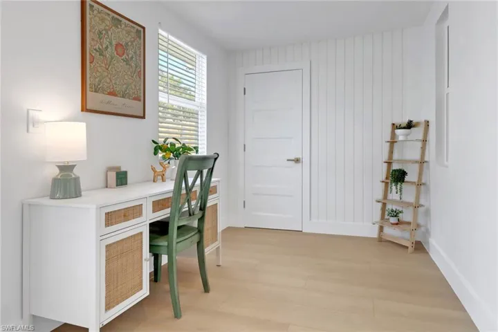 Large bonus room/office 4523