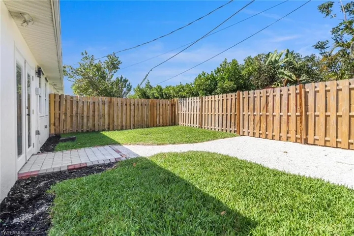 Large fenced in backyard 4525