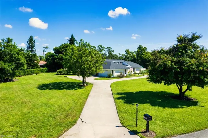 View of property's entrance