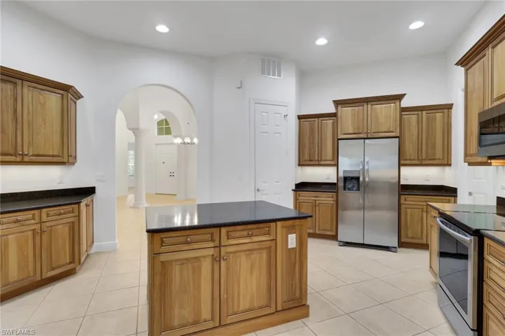 10233 Avonleigh Dr, Bonita Springs, Florida 34135