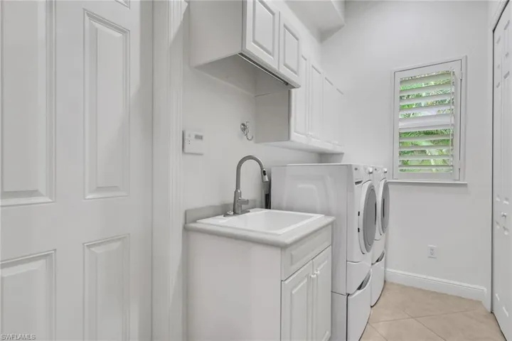 10233 Avonleigh Dr, Bonita Springs, Florida 34135