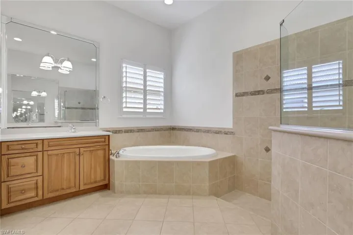 10233 Avonleigh Dr, Bonita Springs, Florida 34135