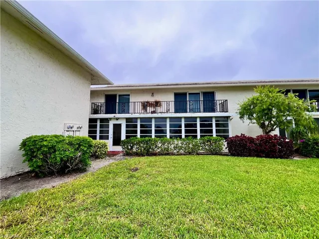 209  Palm  DR, Naples, FL 34112