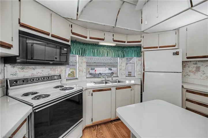 178  Caravan  CIR, North Fort Myers, FL 33903
