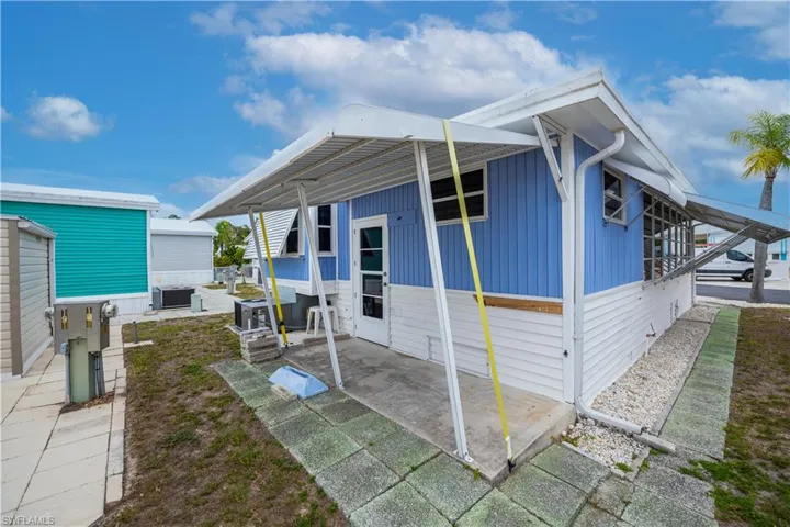 178  Caravan  CIR, North Fort Myers, FL 33903