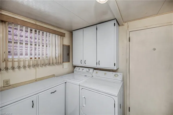 178  Caravan  CIR, North Fort Myers, FL 33903