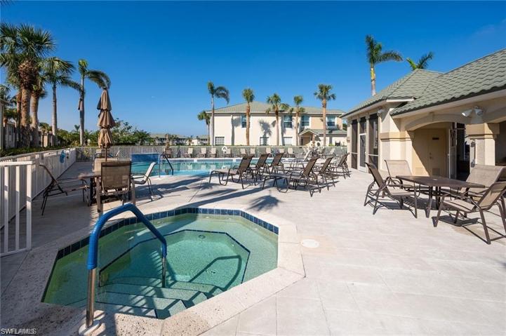 Community Pool - Spa