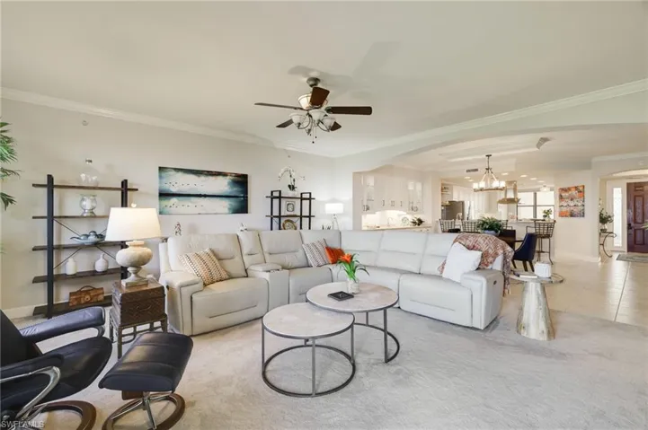 Living Room with crown molding and  9' ceilings