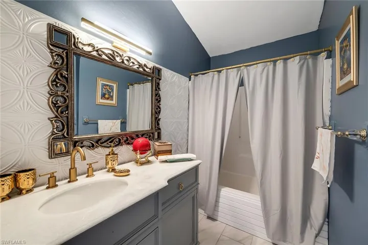 220  37th NE AVE, Naples, FL 34120