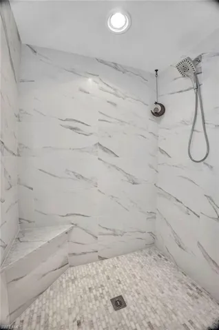 Full bathroom featuring a tile shower