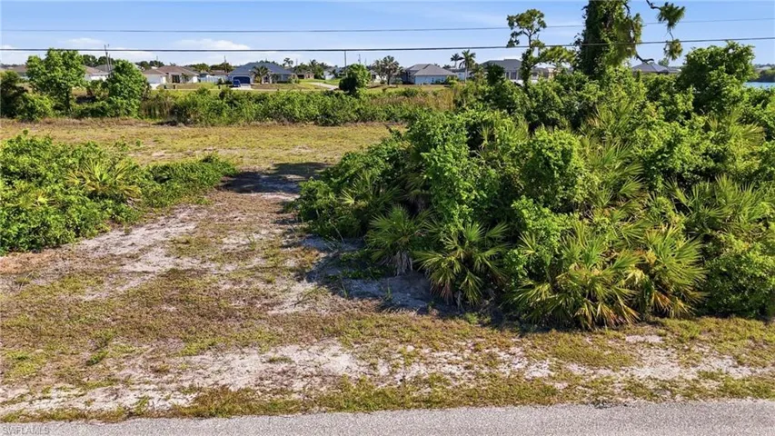527 24th Ter, Cape Coral, Florida 33993