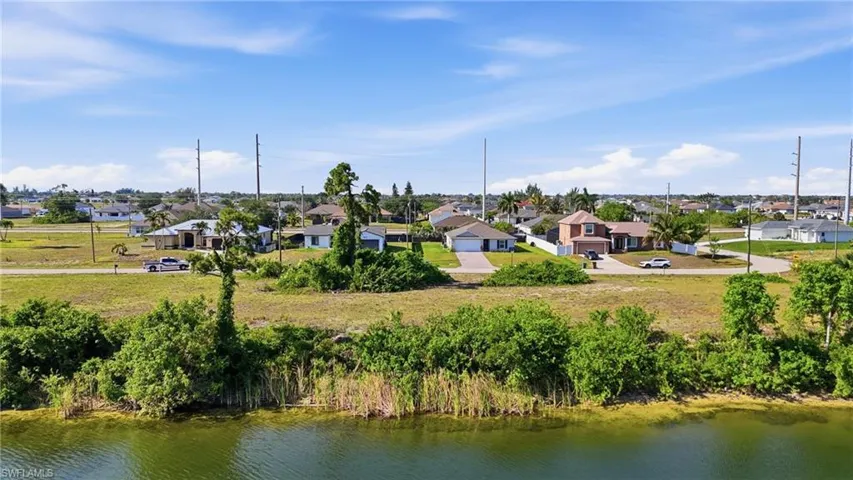 527 24th Ter, Cape Coral, Florida 33993