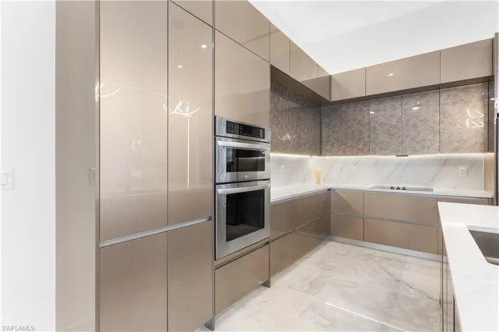 FULL BACKSPLASH and UNDER CABINET LIGHTS ADD A TOUCH OF REFINEMENT