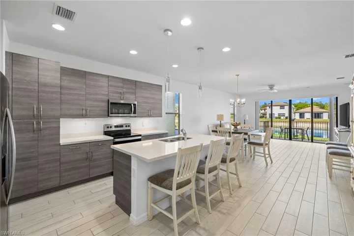 8980  Madrid  CIR, Naples, FL 34104