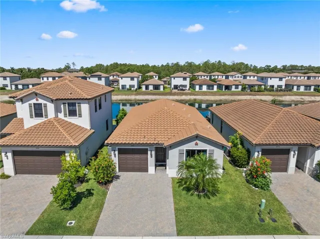 8980  Madrid  CIR, Naples, FL 34104