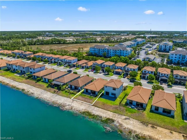 8980  Madrid  CIR, Naples, FL 34104
