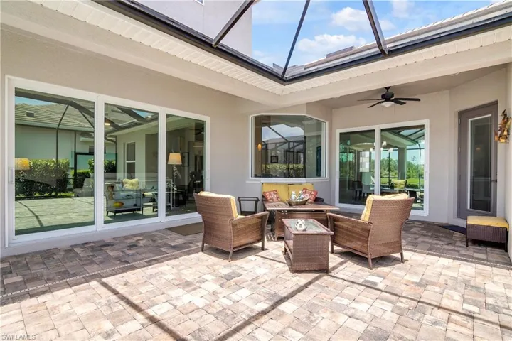 Sunroom with ceiling fan