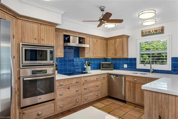 995 9th Ave S 6, Naples, Florida 34102