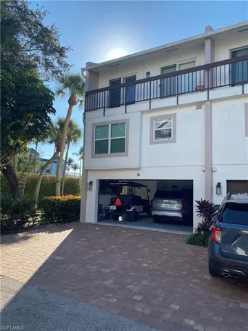 995 9th Ave S 6, Naples, Florida 34102
