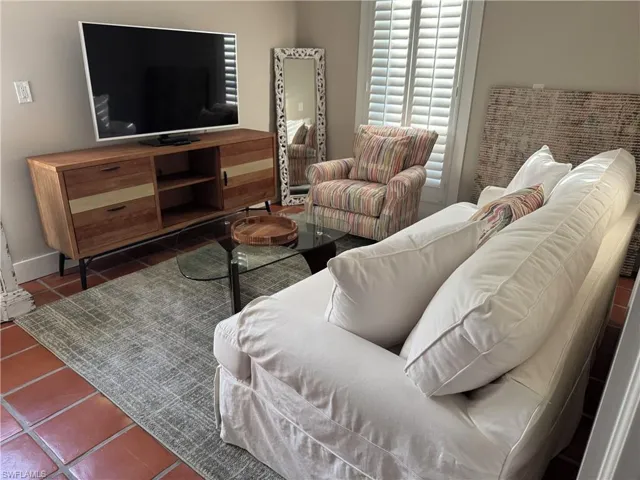 995 9th Ave S 6, Naples, Florida 34102