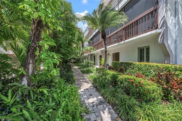 995 9th Ave S 6, Naples, Florida 34102