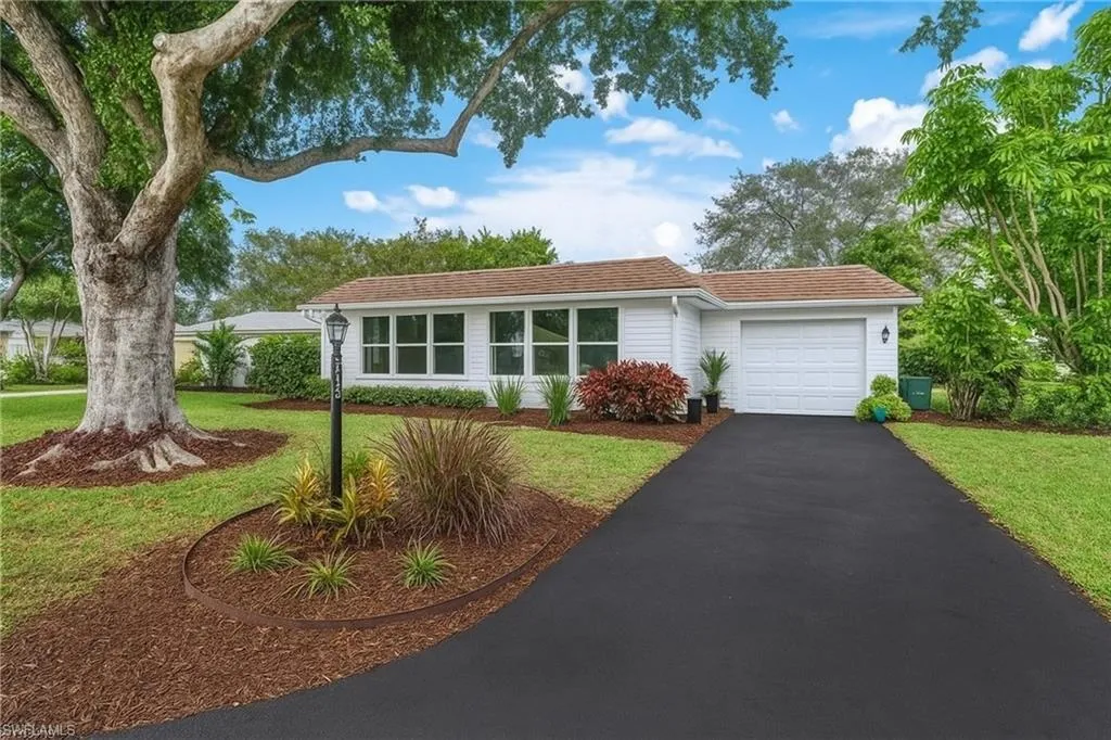233 YORKSHIRE CT, Naples, FL 34112,225061837