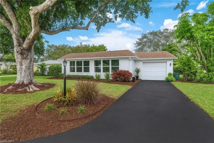 233 YORKSHIRE CT, Naples, FL 34112,225061837