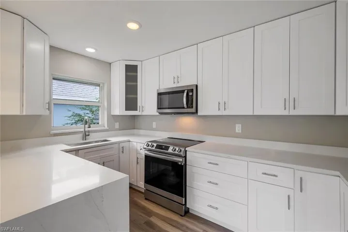 233 Yorkshire Ct, Naples, Florida 34112