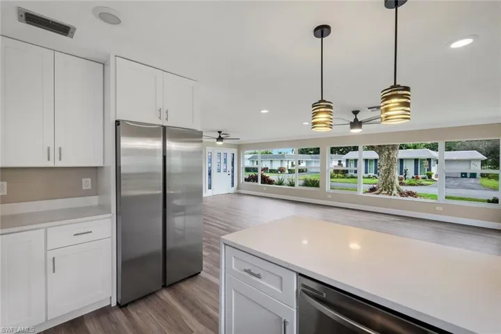 233 Yorkshire Ct, Naples, Florida 34112