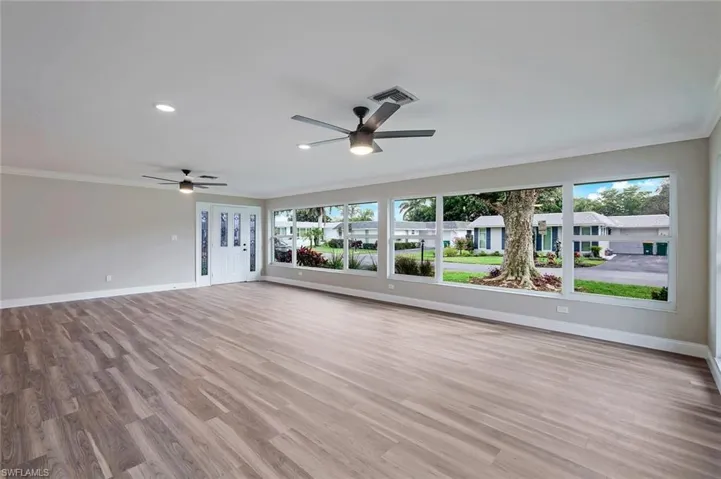 233 Yorkshire Ct, Naples, Florida 34112