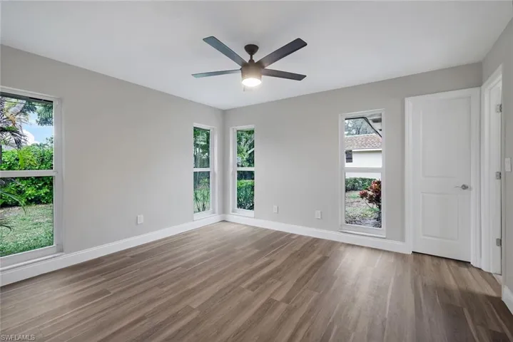 233 Yorkshire Ct, Naples, Florida 34112