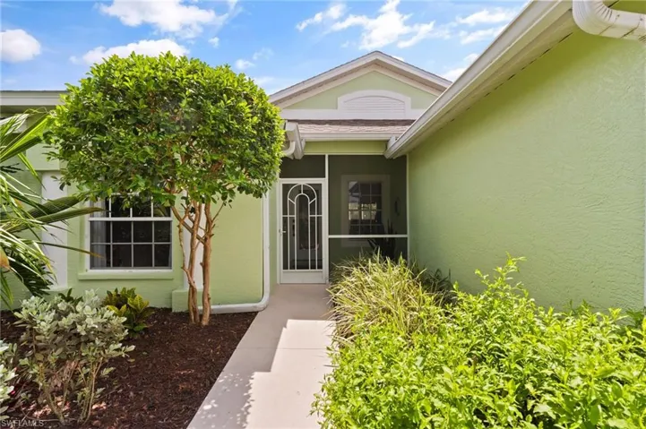 Front walkway with Screened Entry