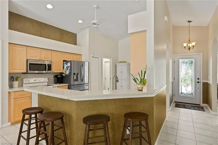 Kitchen with Breakfast Bar,